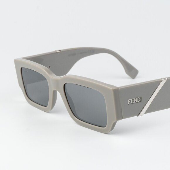 Fendi DIAGONAL Women Sunglasses Rectangle Grey FE40131I 20C NEW AUTHENTIC - Picture 7 of 11